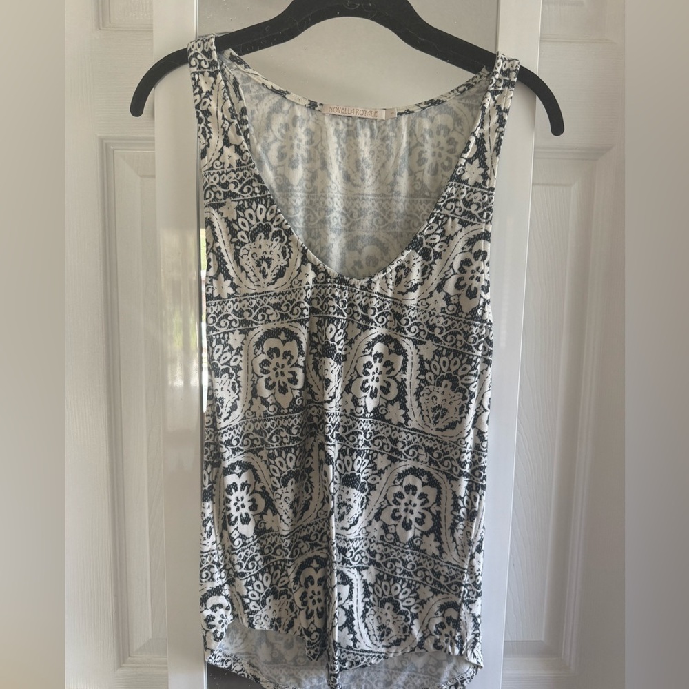 Novella Royale Silver White Sleeveless Relaxed Tank Top